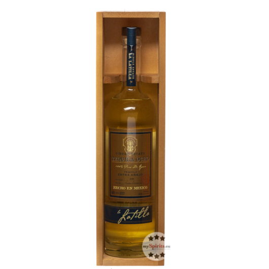 Tequila Ocho Extra Añejo / 40 % Vol. / 0,7 Liter-Flasche in Holzbox