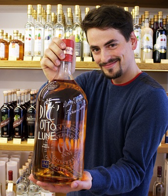 Eine beeindruckende Flasche, der Diciotto Lune in der handsignierten XXL-Edition