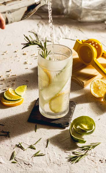 Gin & Tonic gehört zu den klassischen Longdrinks