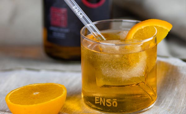 Enso Japanese Whisky auf Eis mit Orange